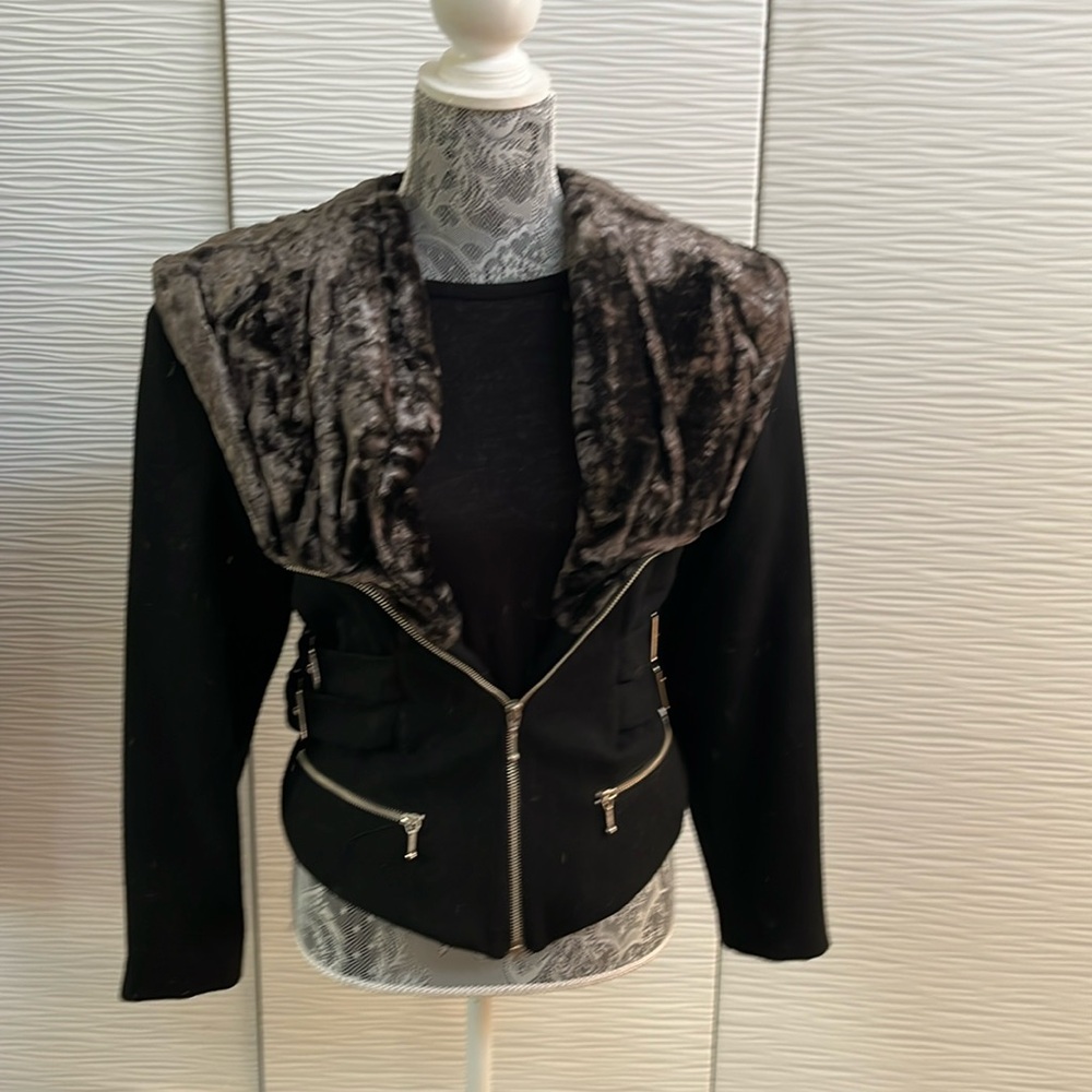 Cool Coat with lots of details! 80’s Vintage.